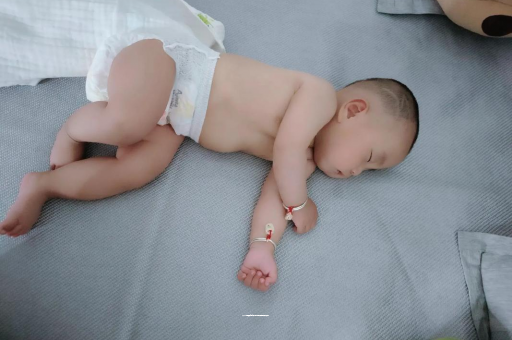 杞县三个月宝宝抬头不稳 杞县三个月宝宝抬头不稳